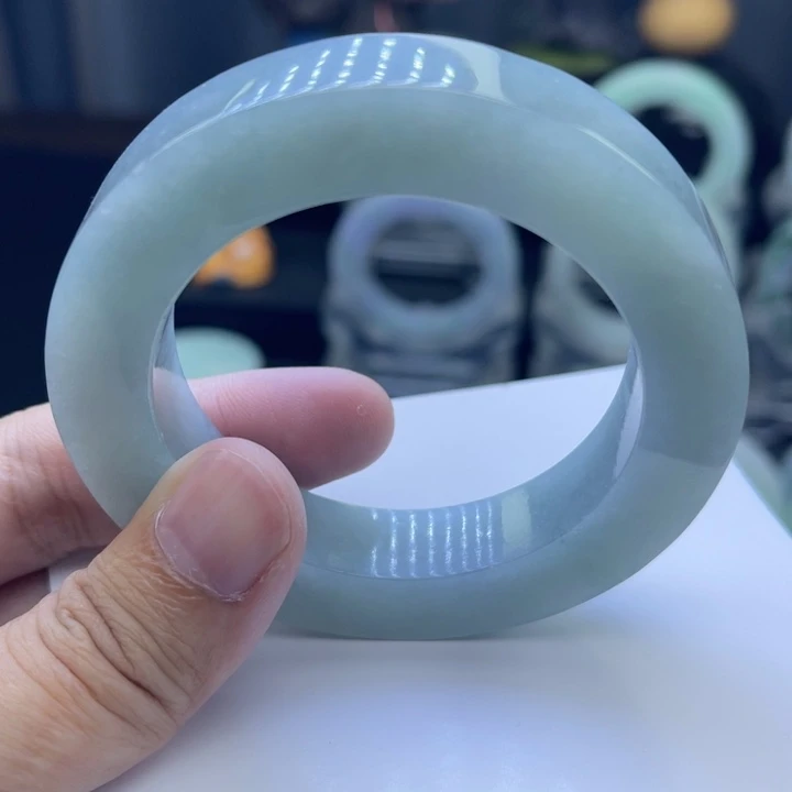 定制翡翠未镶嵌手镯