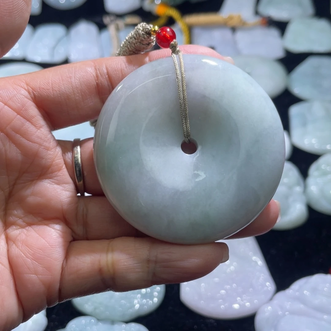 张***海翡翠未镶嵌颈饰平安扣