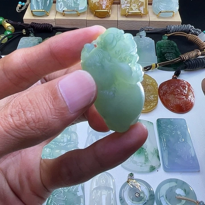 未镶嵌定制翡翠翡翠胶块狮子