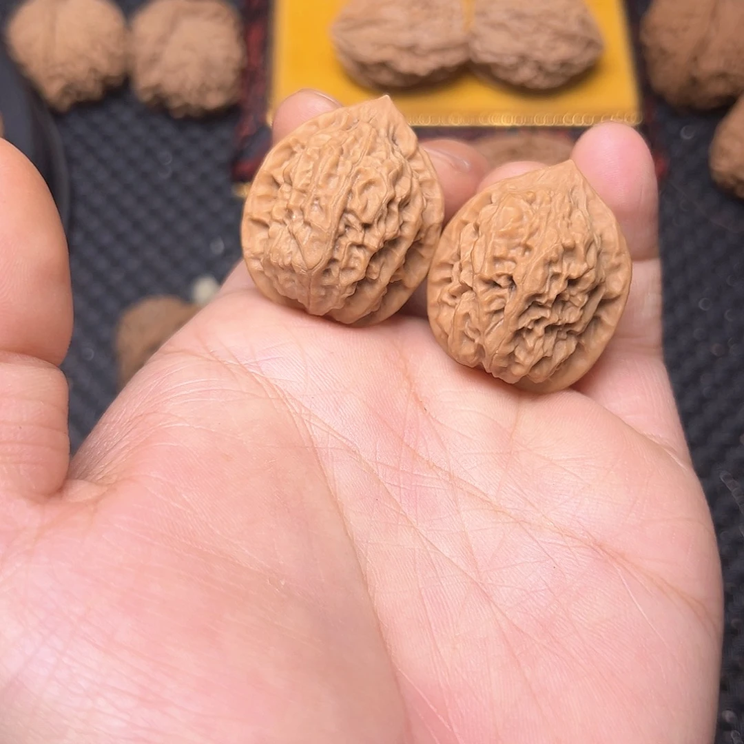 文玩核桃吊坠鱼鳞纹