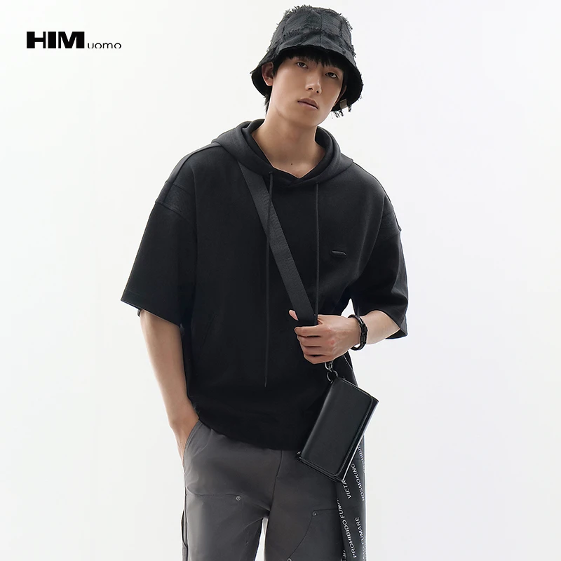 HIM漢崇【商场同款】时尚刻字胶囊章肩部拼接休闲短袖连帽卫衣