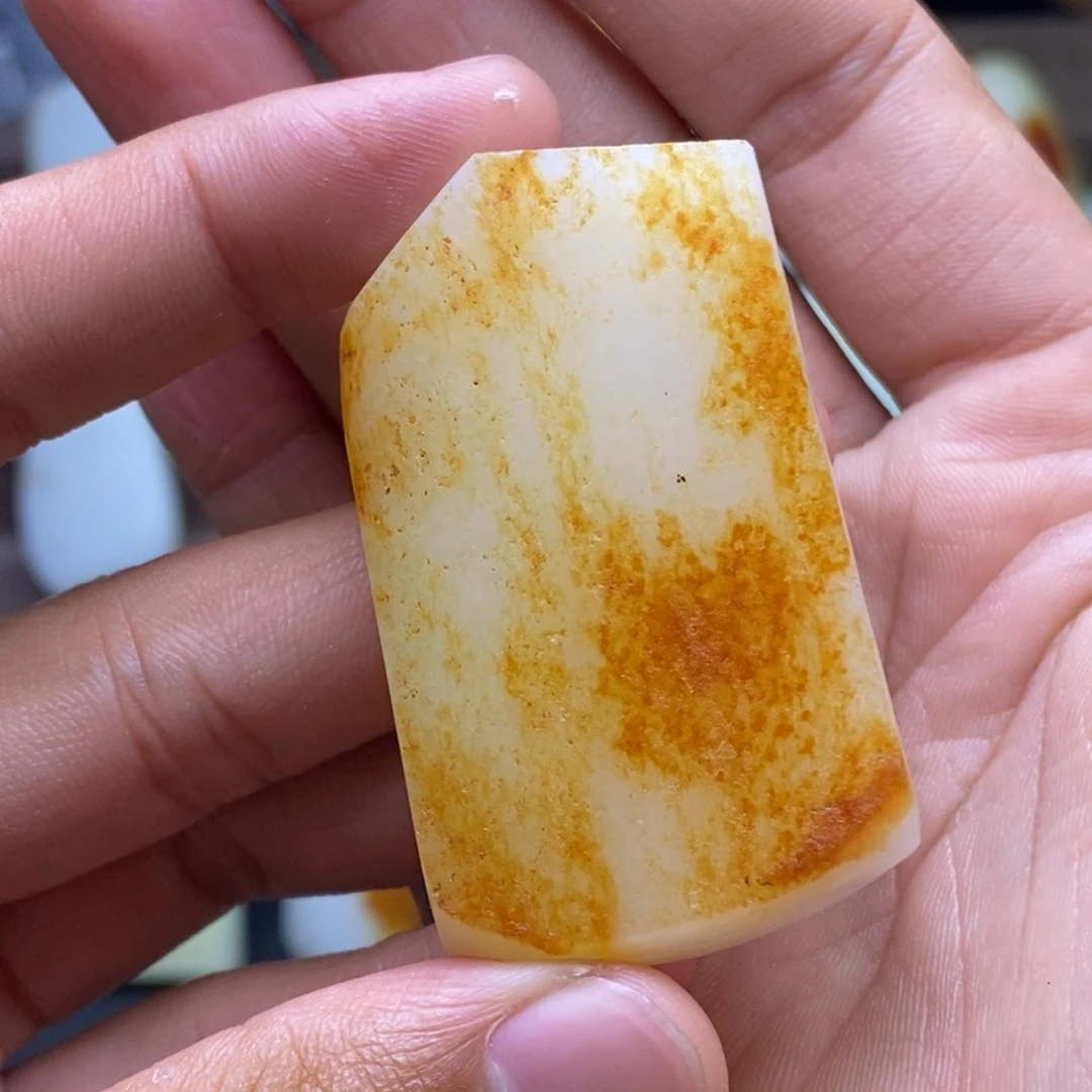 未镶嵌吊坠定制和田玉烤**哥