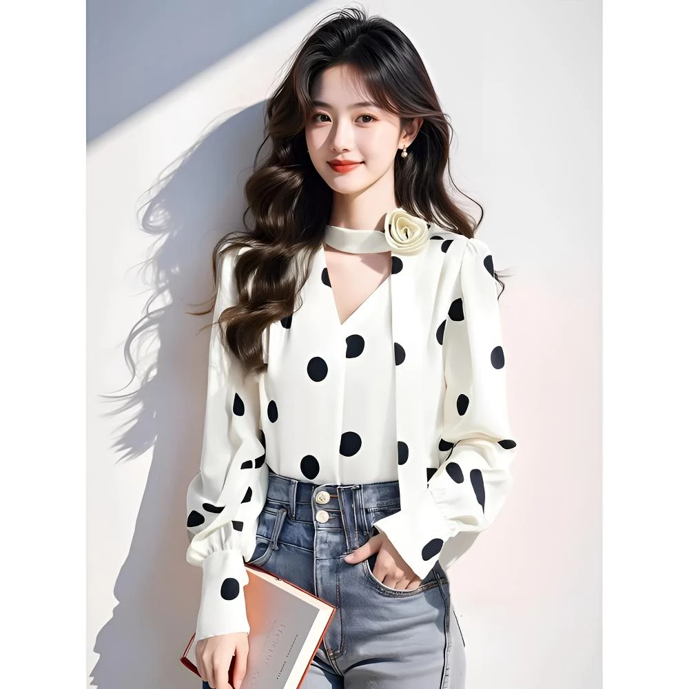 法式复古奶杏色波点V领衬衫女装2025新款轻奢高级感系带缎面上衣