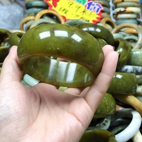 未镶嵌蛇纹石玉手镯等*