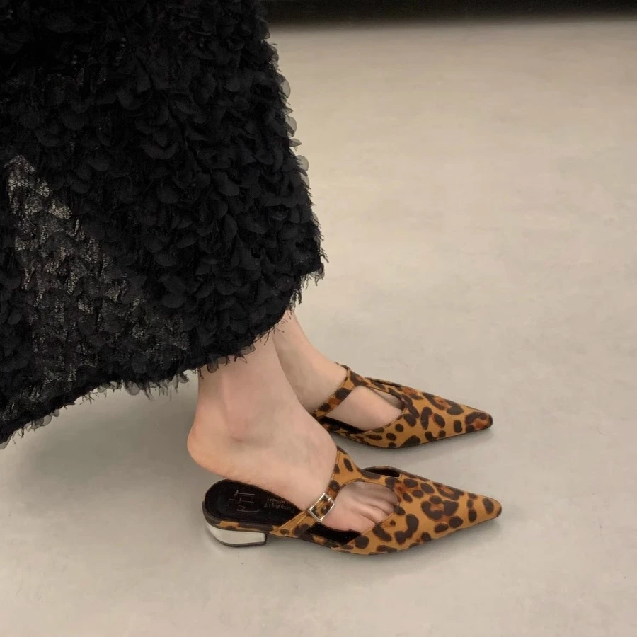复古绒面豹纹包头半拖女夏外穿2025年新款懒人一脚蹬尖头穆勒凉拖