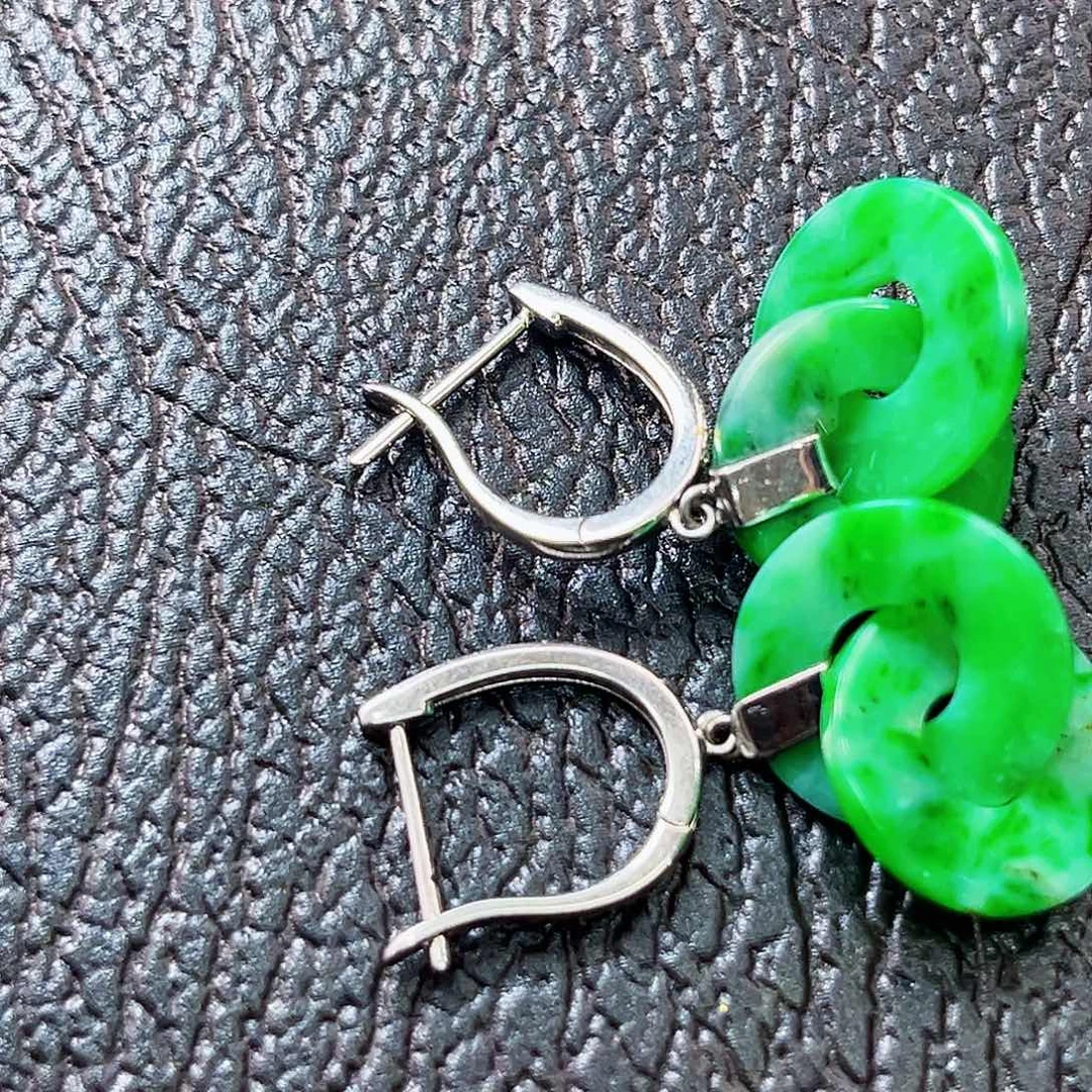 颈饰18K金镶嵌翡翠