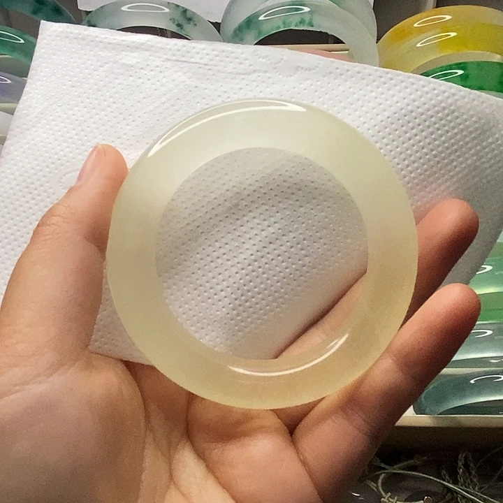 石英质玉未镶嵌手镯