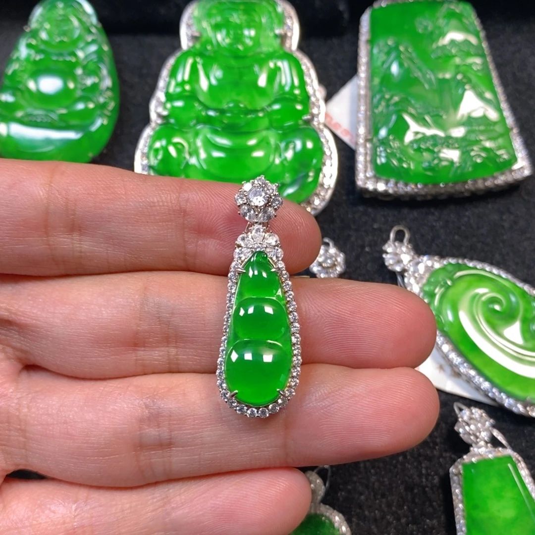 颈饰银S925镶嵌翡翠福豆吊坠