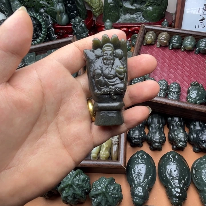 和田玉未镶嵌把件