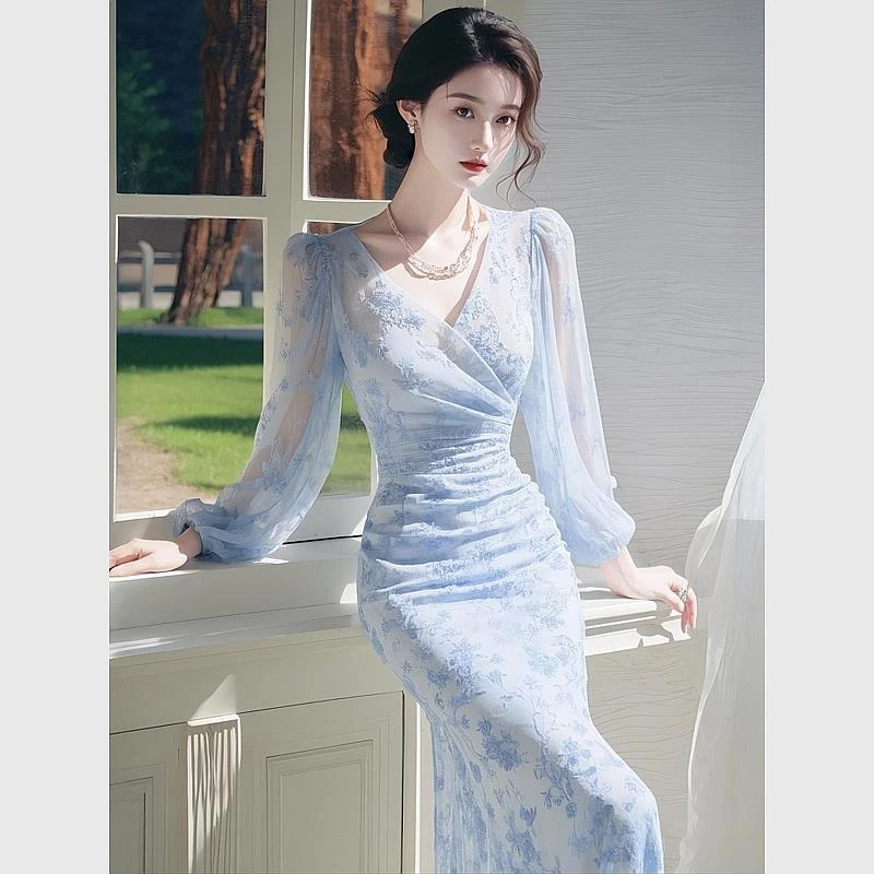 名媛2025春季新款海边度假长裙法式气质独特绝美感收腰蓝色连衣裙