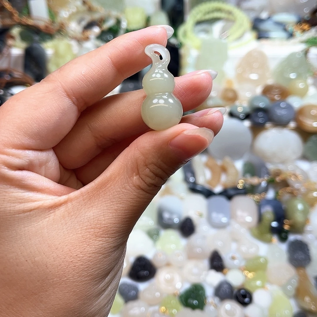 茉***雨吊坠(赠链)未镶嵌和田玉
