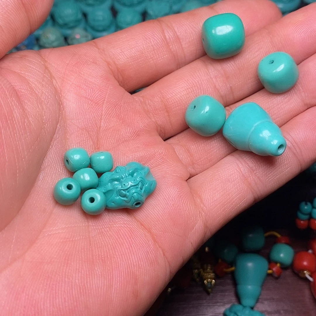 无非金属腰珠12，顶珠14