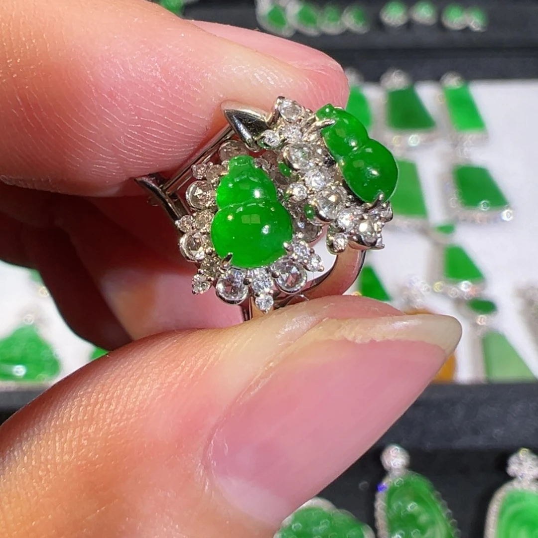 【闪购商品】翡翠吊坠(不含链)18K金镶嵌