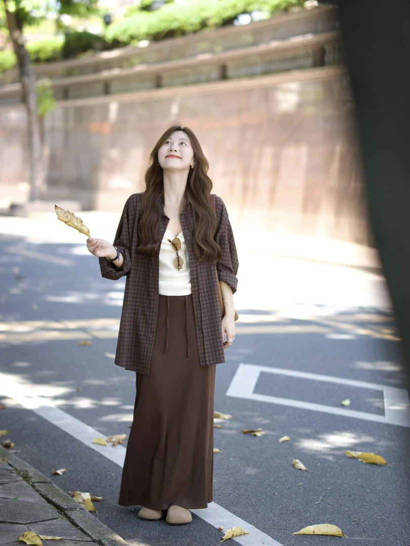 【邂逅与你】高级感法式气质棕色格子衬衫开衫白色吊带半身裙套装