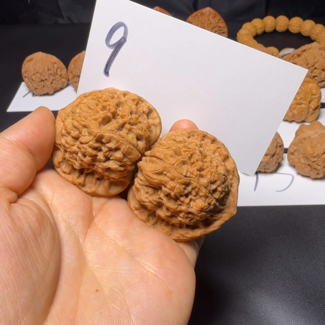 文玩核桃把件麒麟纹官帽