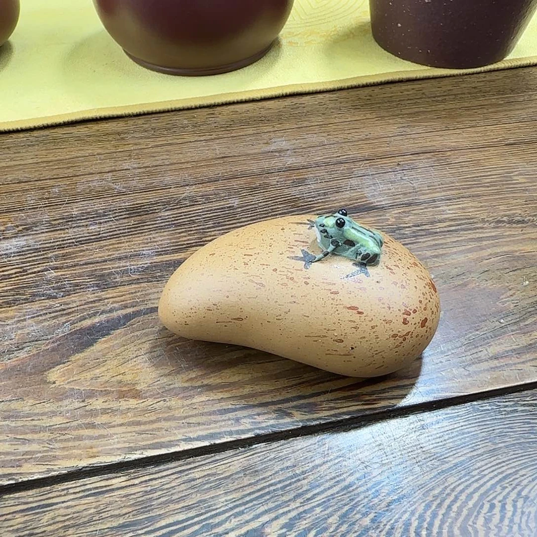紫砂茶壶喷水青蛙