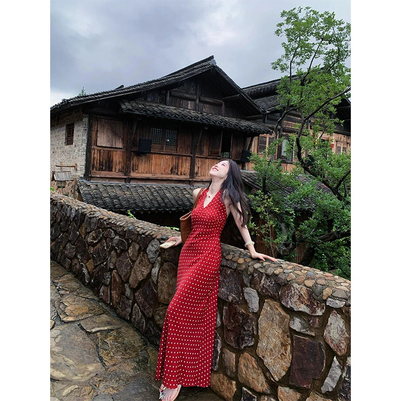 法式纯欲红色波点V领挂脖连衣裙子女设计感露背无袖背心长裙夏季