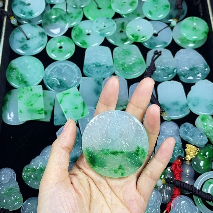 慢***端翡翠未镶嵌颈饰吊坠
