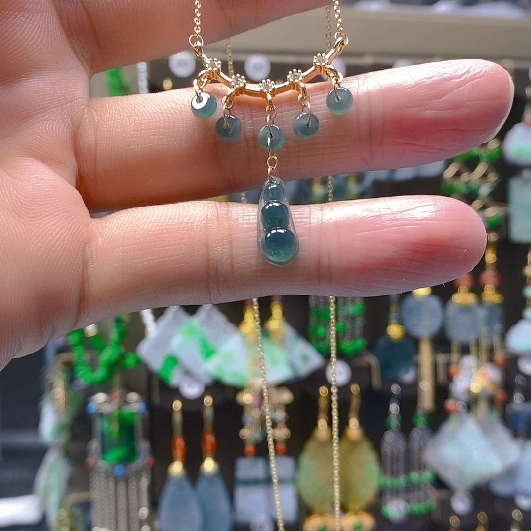 未镶嵌翡翠耳饰翡翠