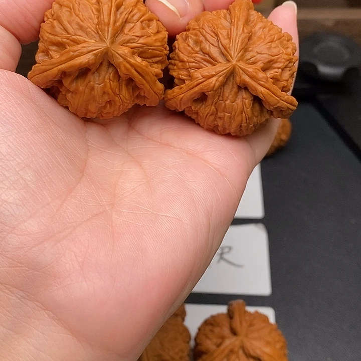 拓***业文玩核桃把件白奔