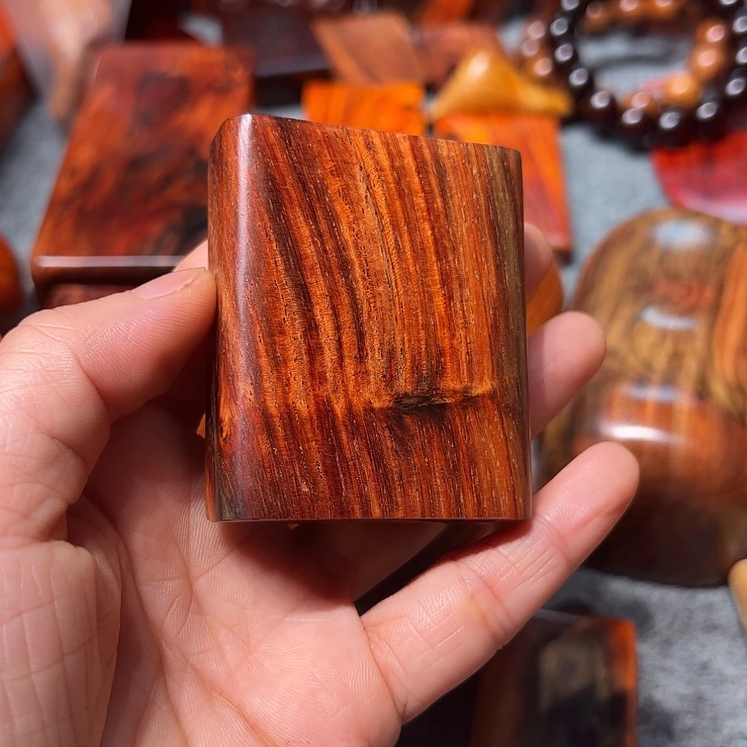 爱***后交趾黄檀（大红酸枝）