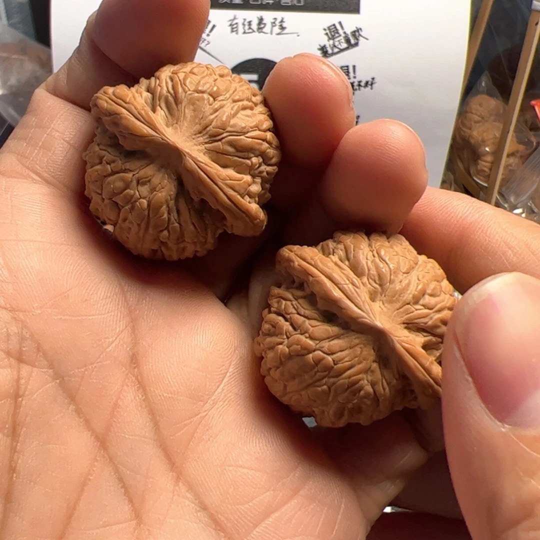 吊坠文玩核桃红宝石35