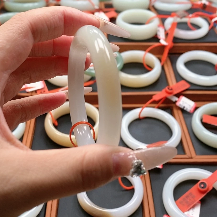 【闪购商品】未镶嵌手镯和田玉