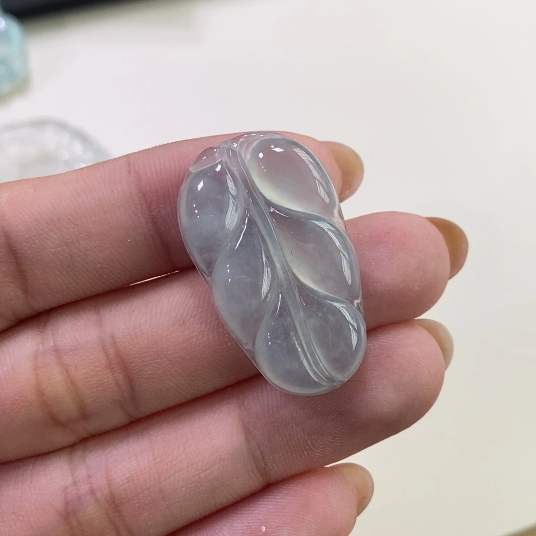 翡翠未镶嵌颈饰叶子