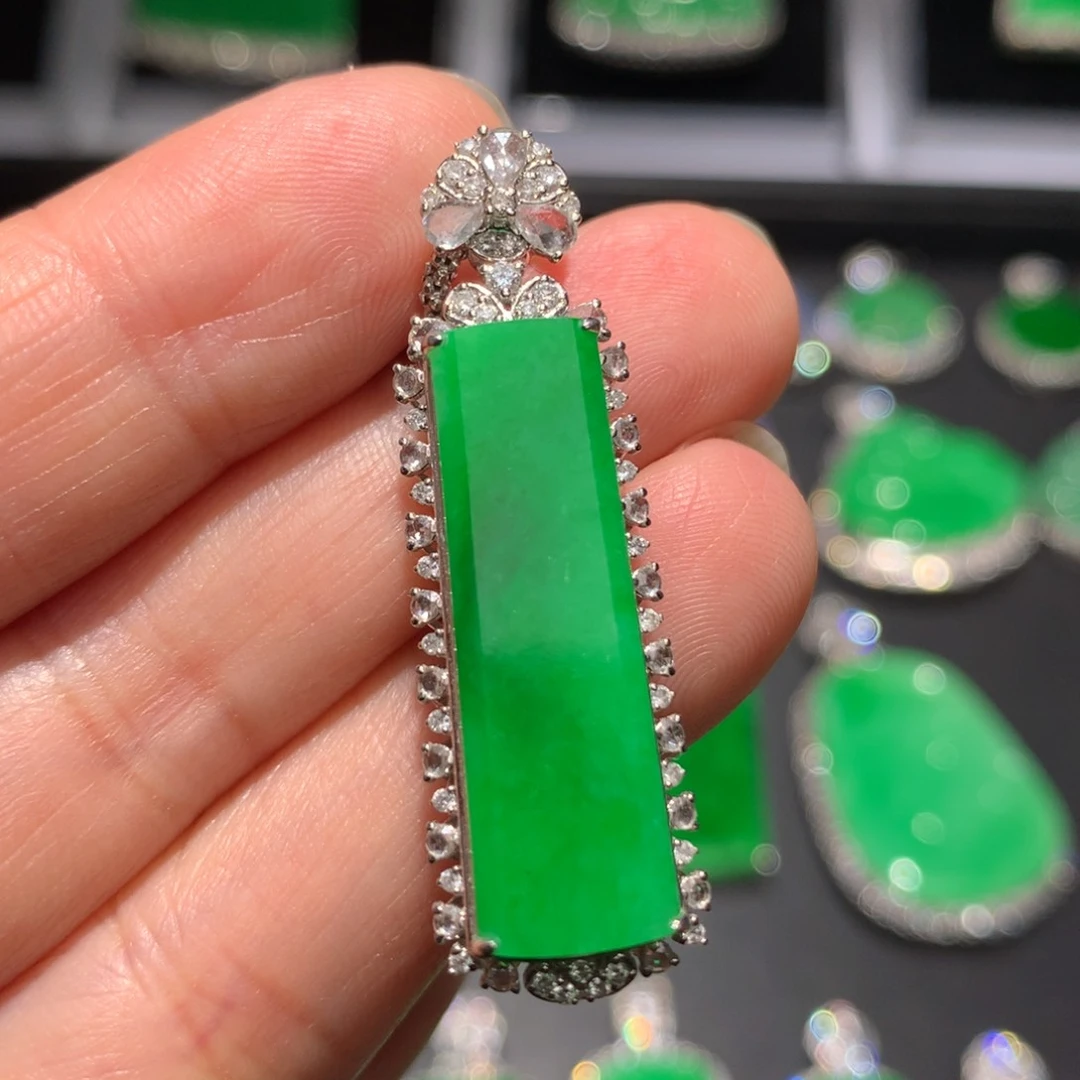 翡翠颈饰18K金镶嵌翡翠