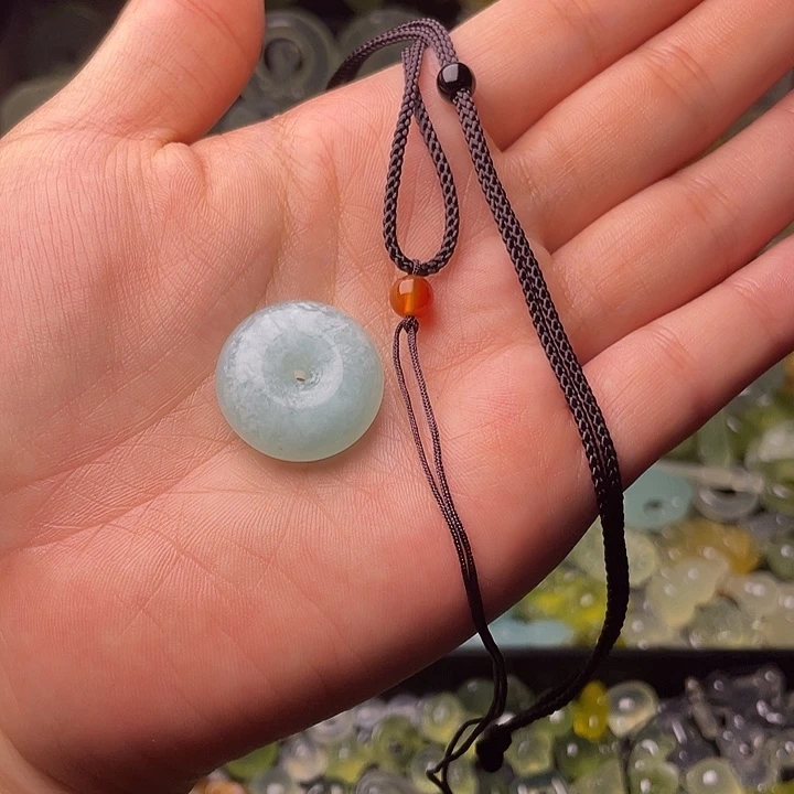 T***y蛇纹石玉合金颈饰天青平安扣无售后