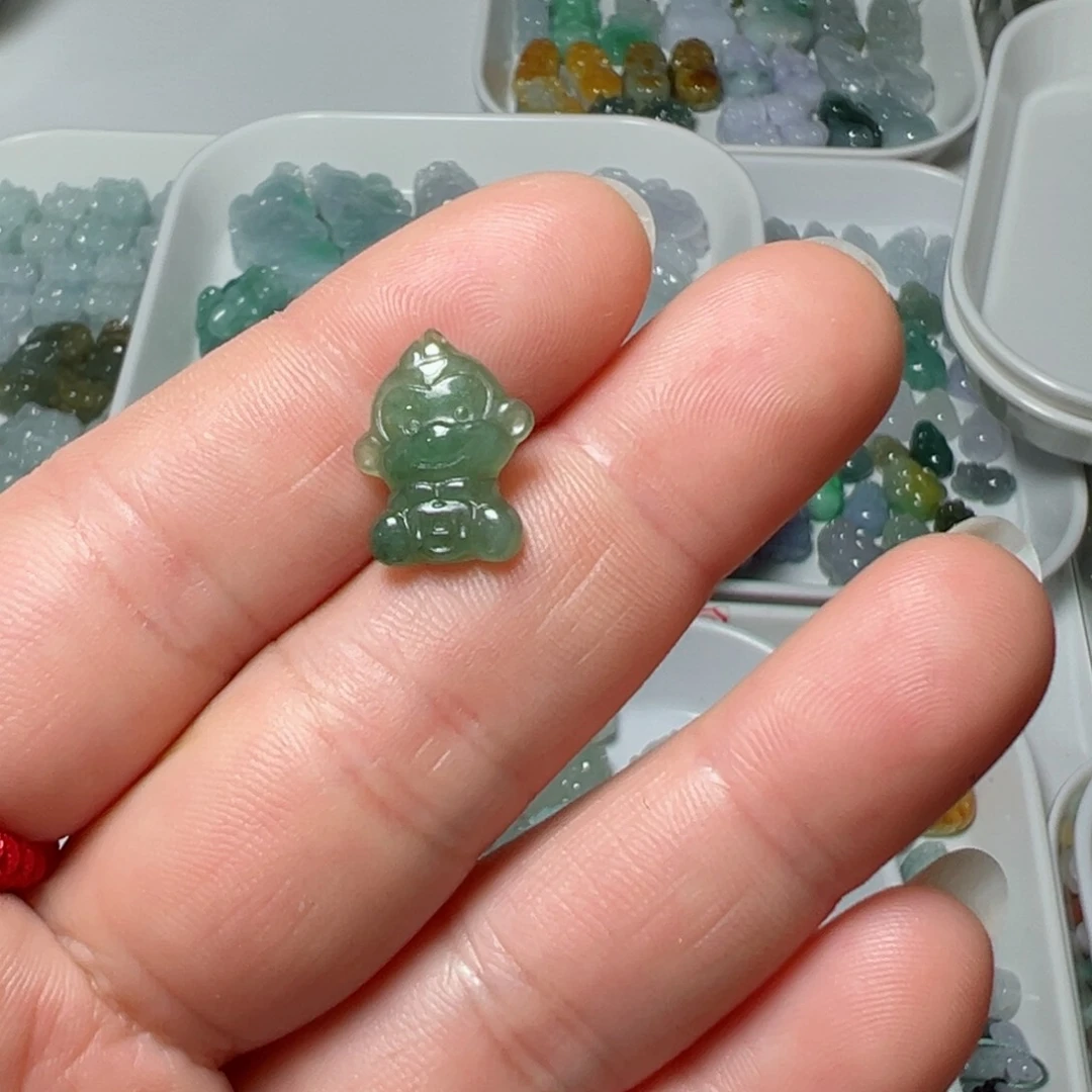 翡翠颈饰未镶嵌小*盖吊坠孔猴子一个68块