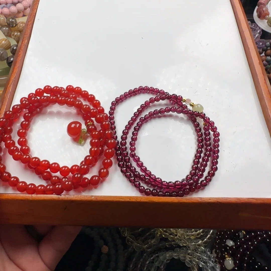 石英质玉手链未镶嵌是****）