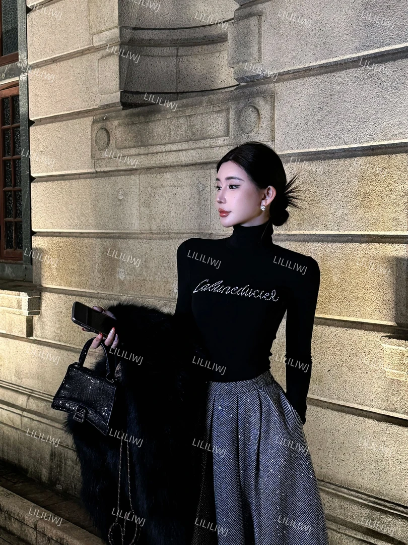 婉君【气质高领】法式钉珠字母修身气质打底上衣LWJ24D4T2576