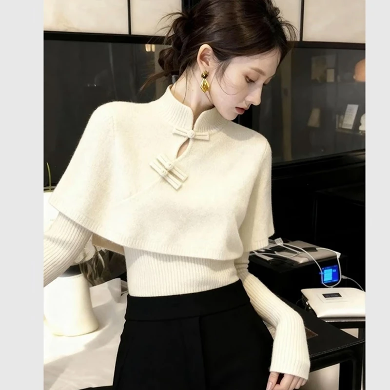 巨好看新中式穿搭2025新款冬季慵懒感独特斗篷盘扣设计针织毛衣女