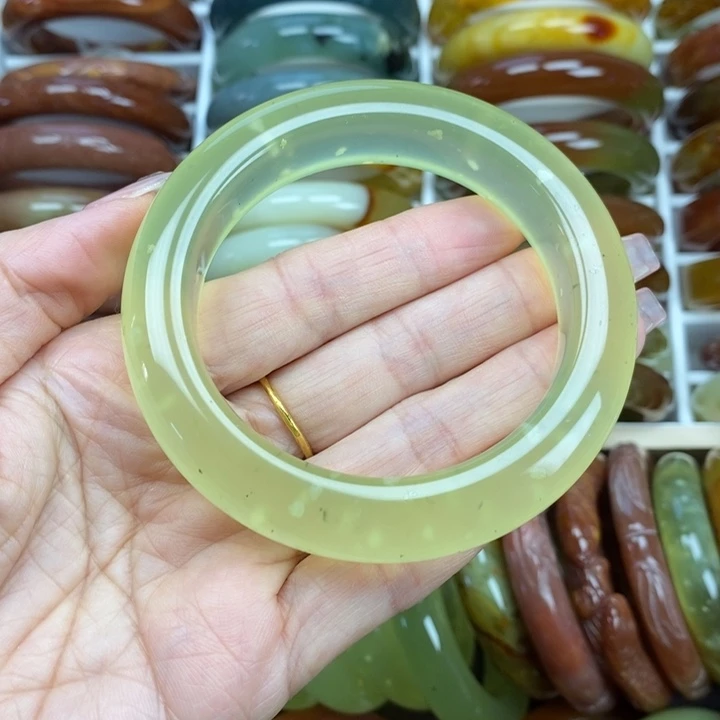 蛇纹石玉手镯未镶嵌60