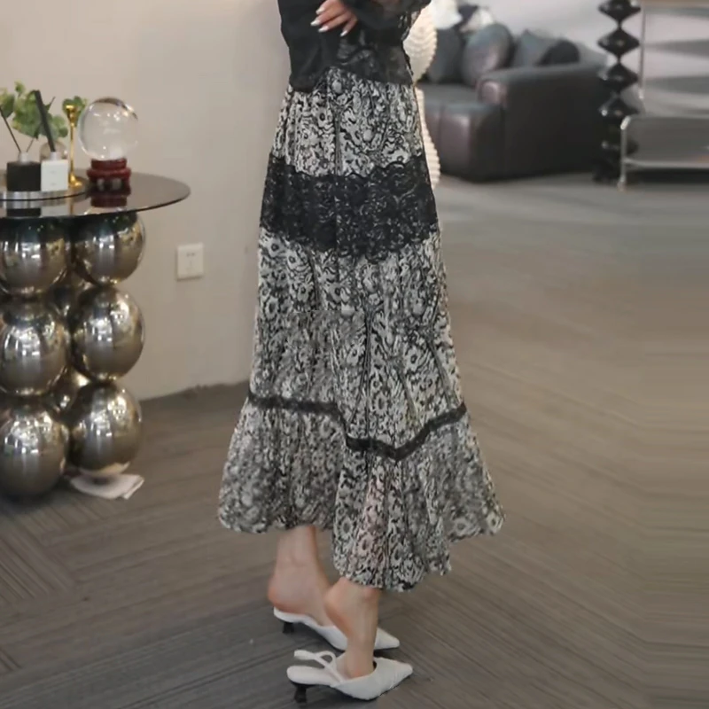 小众设计感极简风蕾丝拼接碎花半身裙女2025新款休闲气质百褶裙子