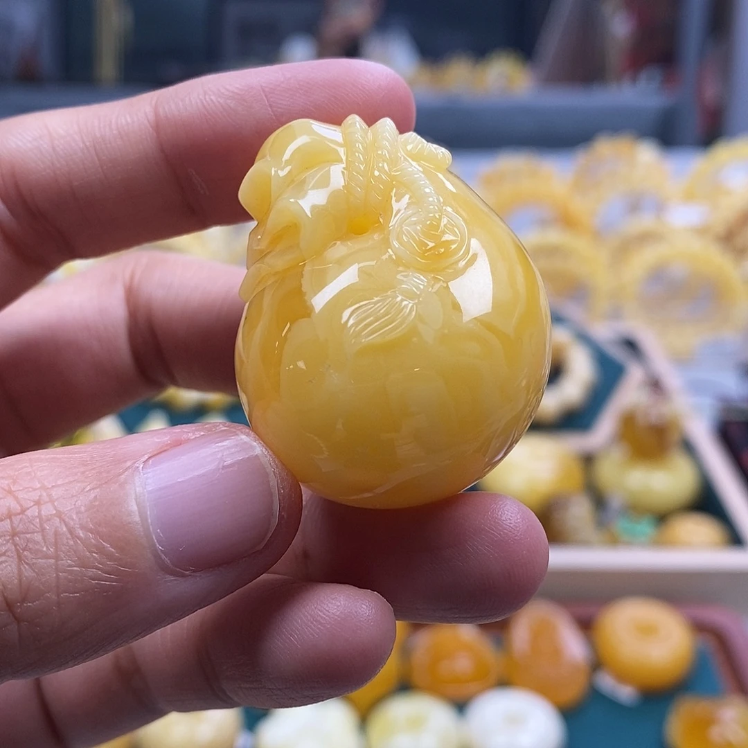 未镶嵌琥珀珠宝奇石17.46黄白花蜡钱袋