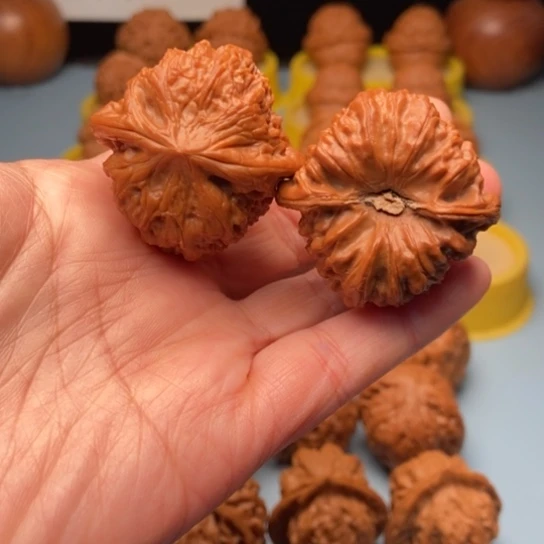 文玩核桃吊坠平谷凹底全品红皮 39 38