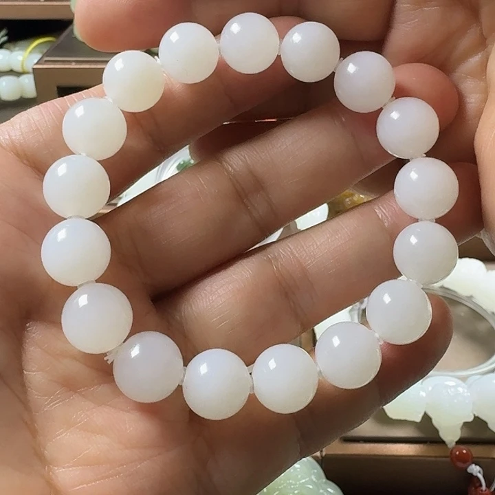 入***分和田玉（糖玉）未镶嵌手链