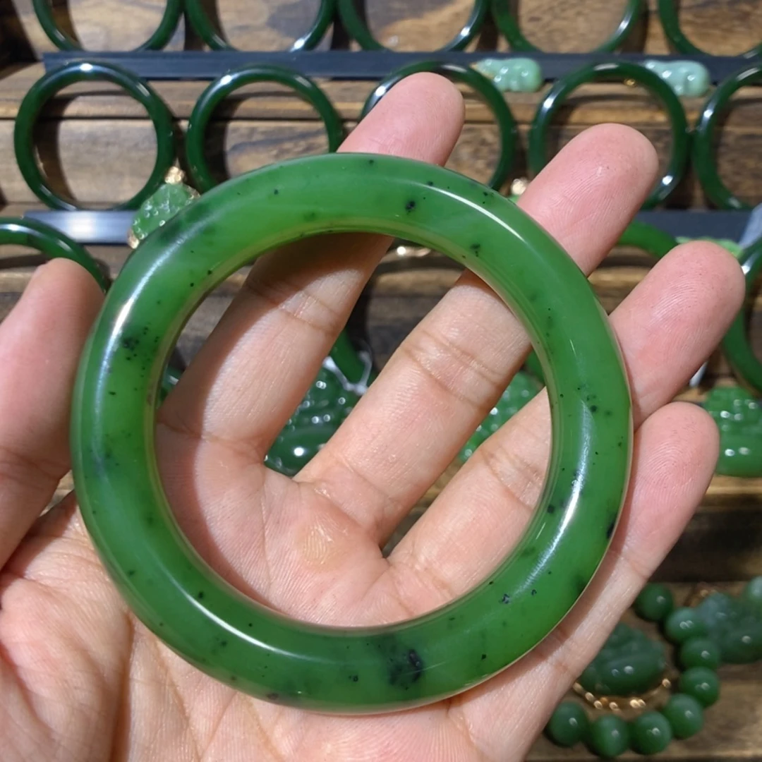 【闪购商品】和田玉未镶嵌吊坠(不含链)糖***藏乌兰海苹果绿手镯57
