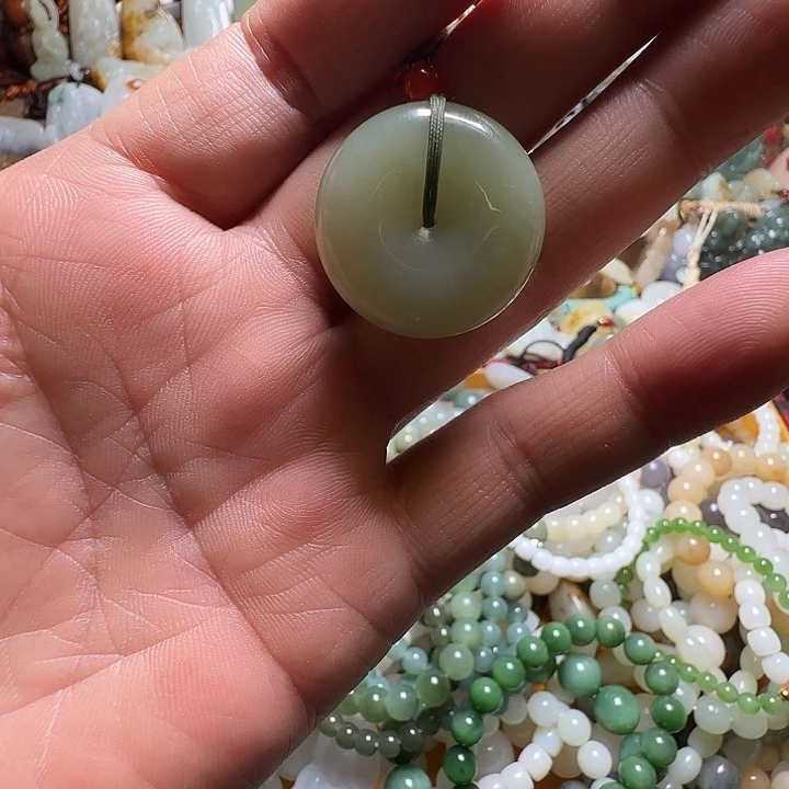 和田玉（黄玉）未镶嵌颈饰