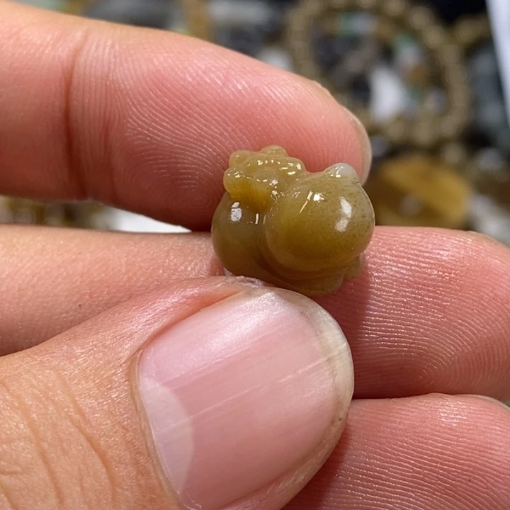 玛***姐和田玉未镶嵌车挂