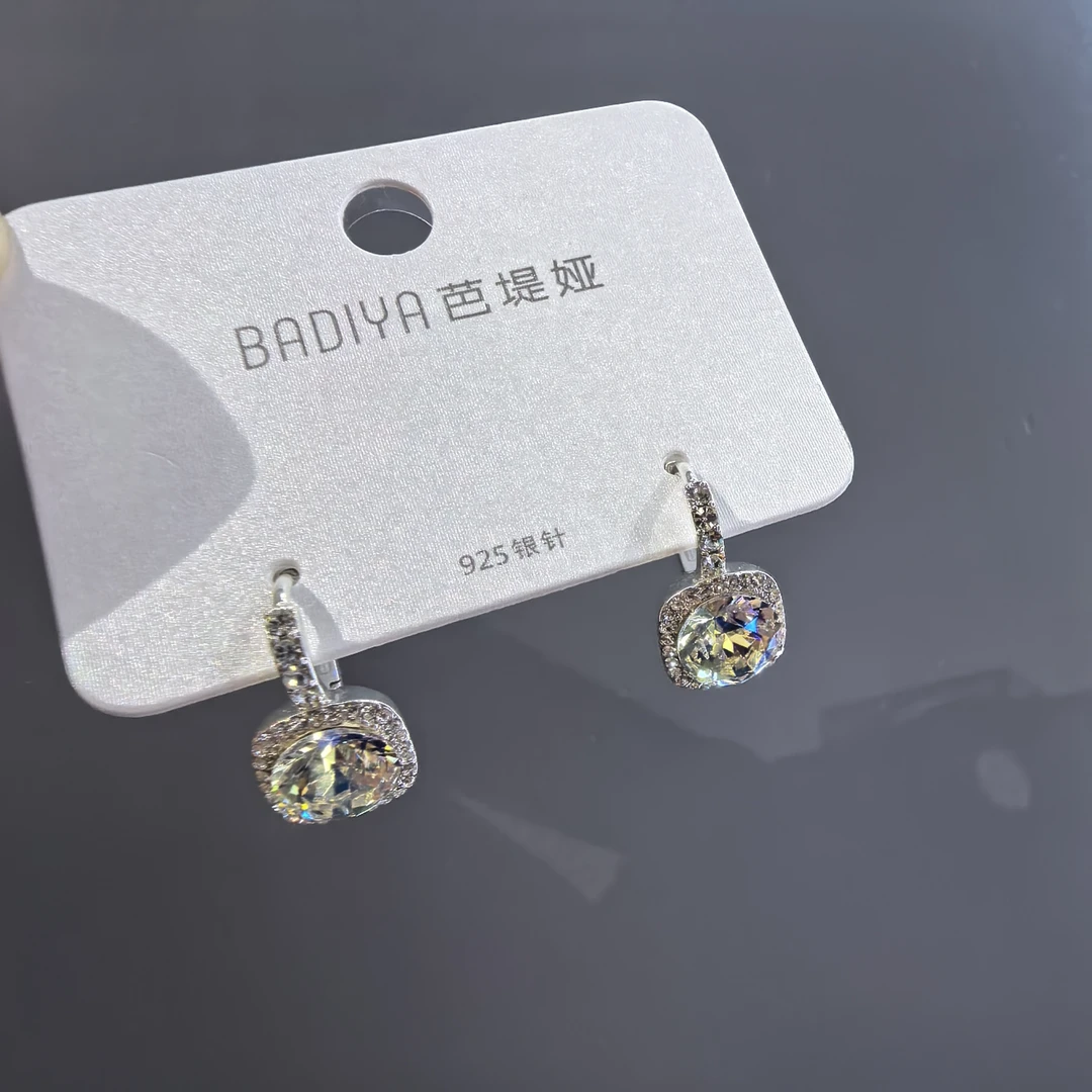 A834银色单颗闪闪耳扣款耳饰