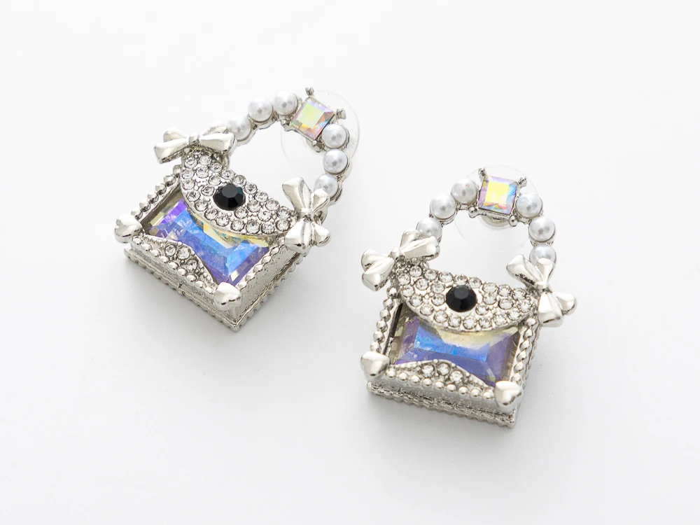 合金耳饰 小香珍珠包包耳环小众设计师感高级轻奢耳环钉CG121901