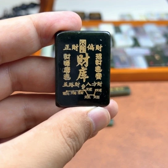 颈饰未镶嵌和田玉（糖玉）