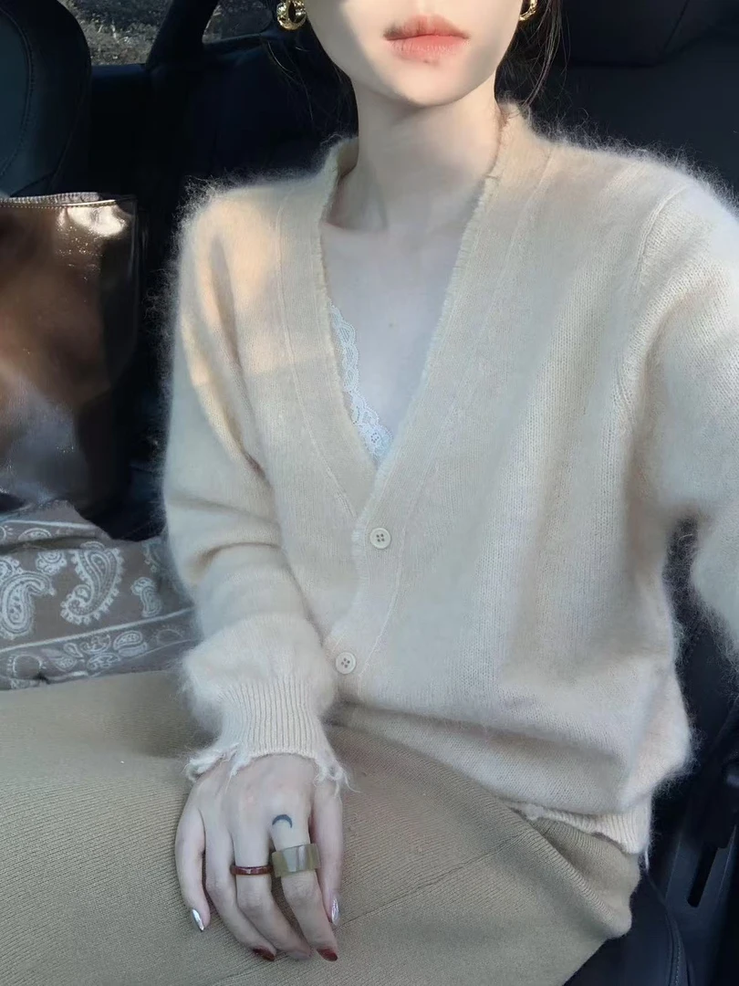 温柔慵懒风软糯V领针织开衫2025冬季新款百搭毛衣外套上衣半身裙