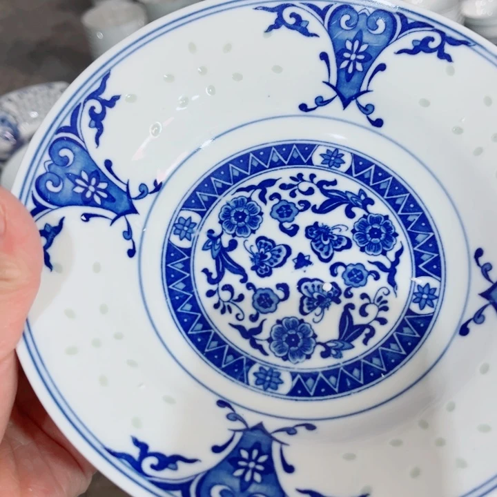 青花玲珑8寸折腰盘蝶恋花