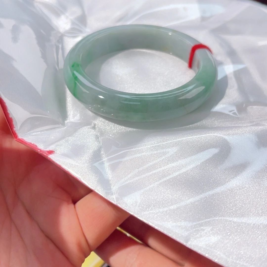 翡翠未镶嵌手镯57.5无大纹裂48小时鉴赏微棉石筋淡黄一处色线