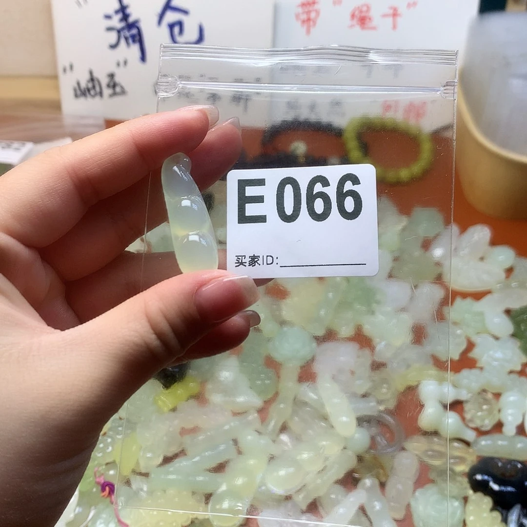 蛇纹石玉颈饰合金