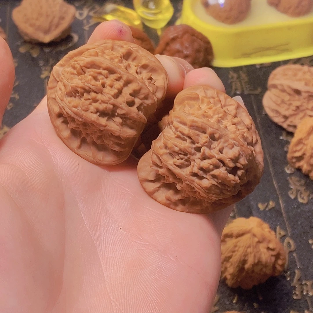 乌***鸦文玩核桃吊坠白狮子44